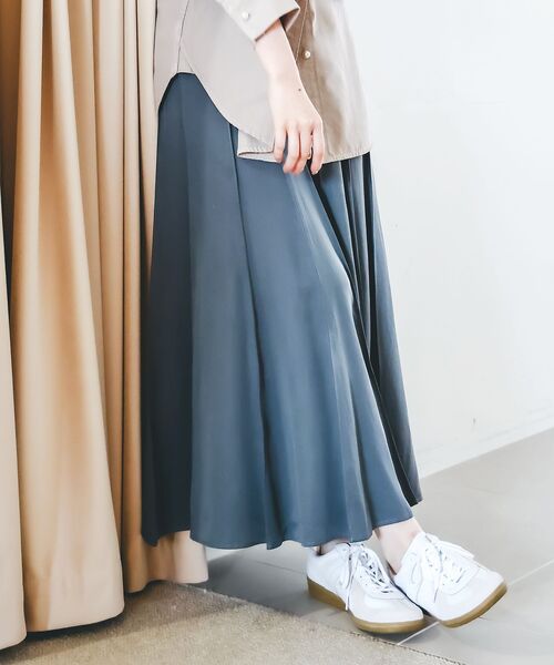 le.coeur blanc(ルクールブラン)の「《手洗い可能》フィブリルサテンパネルプリーツスカート(スカート・レディース・ベージュ/チャコールグレー・38)」の13枚目の写真