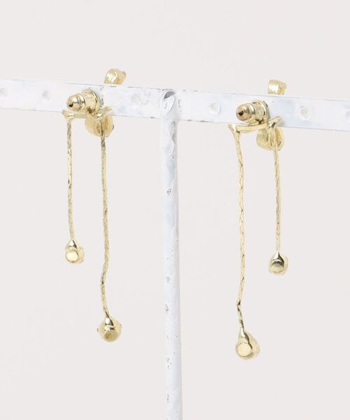 VIBGYOR(ヴィブジョー)の「【IZU】 リボンモチーフ&ロングチェーンピアス/上品2wayデザイン(ゴールド/シルバー)(ピアス(両耳用)・レディース・シルバー/ゴールド・FREE)」の3枚目の写真