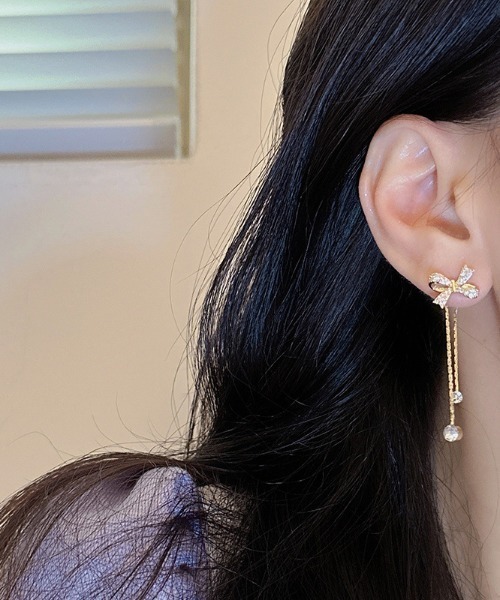 VIBGYOR(ヴィブジョー)の「【IZU】 リボンモチーフ&ロングチェーンピアス/上品2wayデザイン(ゴールド/シルバー)(ピアス(両耳用)・レディース・シルバー/ゴールド・FREE)」の6枚目の写真