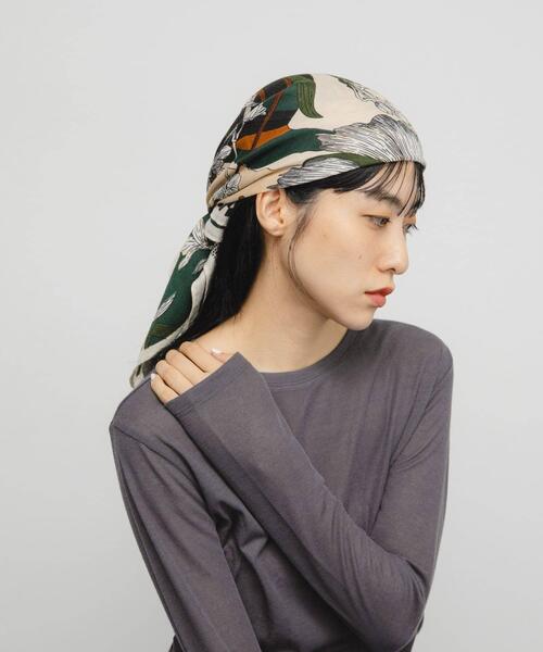 KBF（ケイビーエフ）の「フラワーデザインビッグスカーフ（バンダナ/スカーフ・レディース・オレンジ系その他/グリーン系その他・ONE）」の7枚目の写真