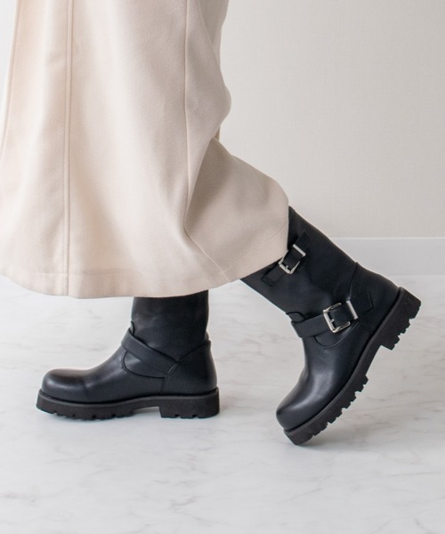 Bridget Birkin（ブリジットバーキン）の「【Bridget Birkin】オブリークトウエンジニアブーツ(553032)（ブーツ・レディース・ブラック/グレイッシュベージュ/ブラック系その他・24/22.5/23/23.5）」の2枚目の写真