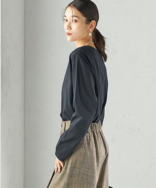 SHIPS（シップス）の「ワイド クルーネック コットン ロング スリーブ TEE（Tシャツ/カットソー・レディース・ホワイト/ブラック/ダークグレー・ONE SIZE）」の5枚目の写真