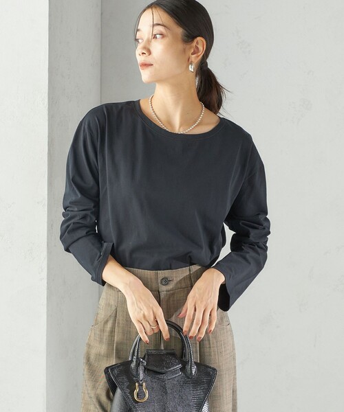 SHIPS（シップス）の「ワイド クルーネック コットン ロング スリーブ TEE（Tシャツ/カットソー・レディース・ホワイト/ブラック/ダークグレー・ONE SIZE）」の7枚目の写真