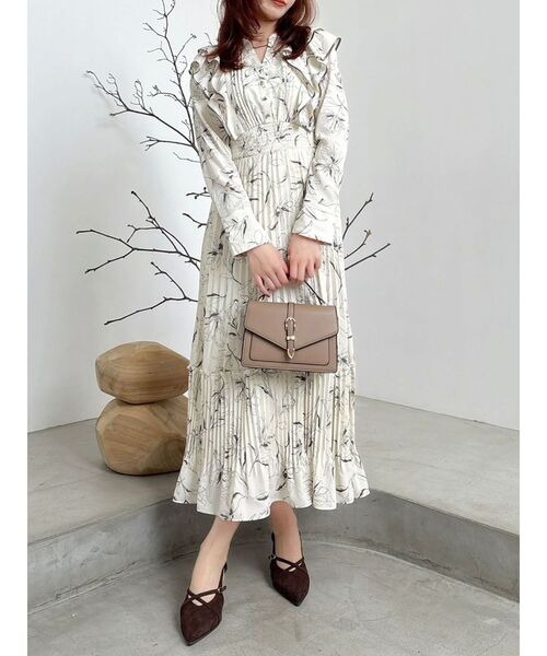 dazzlin（ダズリン）の「【WEB限定カラーあり】ダブルフリルフラワープリーツワンピース（ワンピース・レディース・ブラック/ベージュ/ピンク/アイボリー・SMALL/MEDIUM）」の16枚目の写真