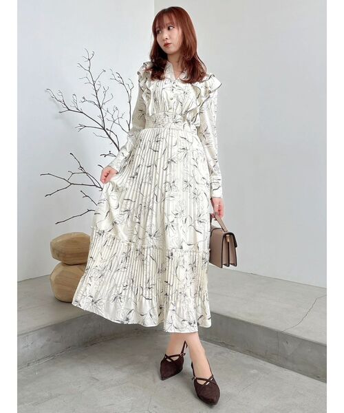 dazzlin（ダズリン）の「【WEB限定カラーあり】ダブルフリルフラワープリーツワンピース（ワンピース・レディース・ブラック/ベージュ/ピンク/アイボリー・SMALL/MEDIUM）」の17枚目の写真