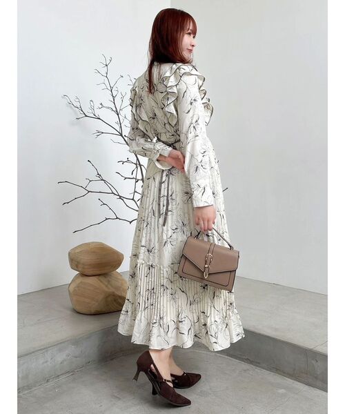 dazzlin（ダズリン）の「【WEB限定カラーあり】ダブルフリルフラワープリーツワンピース（ワンピース・レディース・ブラック/ベージュ/ピンク/アイボリー・SMALL/MEDIUM）」の19枚目の写真