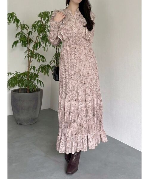 dazzlin（ダズリン）の「【WEB限定カラーあり】ダブルフリルフラワープリーツワンピース（ワンピース・レディース・ブラック/ベージュ/ピンク/アイボリー・SMALL/MEDIUM）」の5枚目の写真