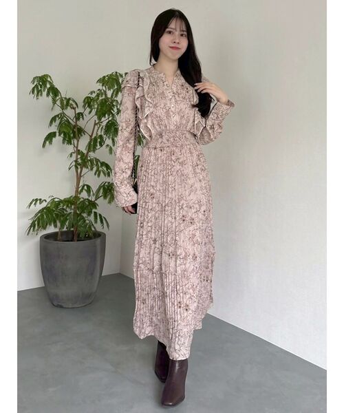 dazzlin（ダズリン）の「【WEB限定カラーあり】ダブルフリルフラワープリーツワンピース（ワンピース・レディース・ブラック/ベージュ/ピンク/アイボリー・SMALL/MEDIUM）」の6枚目の写真