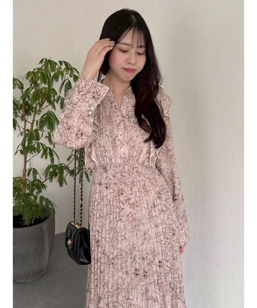 dazzlin（ダズリン）の「【WEB限定カラーあり】ダブルフリルフラワープリーツワンピース（ワンピース・レディース・ブラック/ベージュ/ピンク/アイボリー・SMALL/MEDIUM）」の8枚目の写真