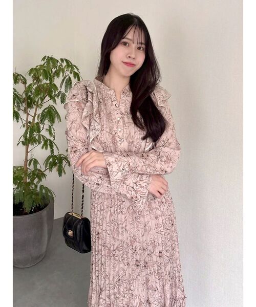 dazzlin（ダズリン）の「【WEB限定カラーあり】ダブルフリルフラワープリーツワンピース（ワンピース・レディース・ブラック/ベージュ/ピンク/アイボリー・SMALL/MEDIUM）」の9枚目の写真