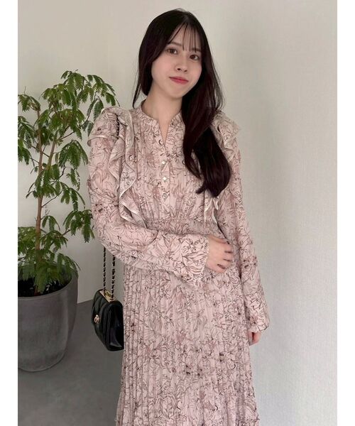 dazzlin（ダズリン）の「【WEB限定カラーあり】ダブルフリルフラワープリーツワンピース（ワンピース・レディース・ブラック/ベージュ/ピンク/アイボリー・SMALL/MEDIUM）」の10枚目の写真