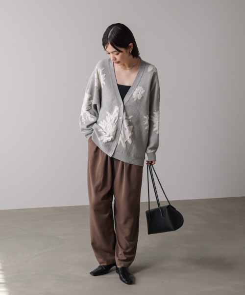 Bou Jeloud(ブージュルード)の「フラワージャガードドルマンニットカーディガン(カーディガン/ボレロ・レディース・オフホワイト/ブラック/グレー/アイボリー・FREE)」の20枚目の写真