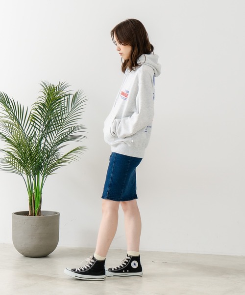 CONVERSE(コンバース)の「【CONVERSE/コンバース】発泡ロゴ グラフィック スウェットパーカー(スウェット・レディース・ライトグレー/レッド・MEDIUM)」の4枚目の写真