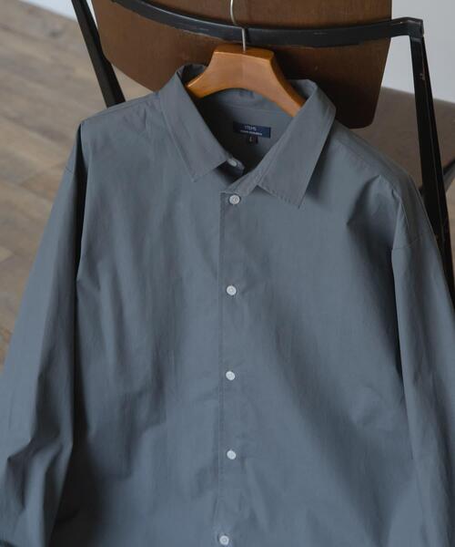 ITEMS URBANRESEARCH（アイテムズ アーバンリサーチ）の「コットン100ブロードレギュラーカラーシャツ（シャツ/ブラウス・メンズ・アイボリー/グレー系その他/ブルー・MEDIUM/LARGE）」の2枚目の写真
