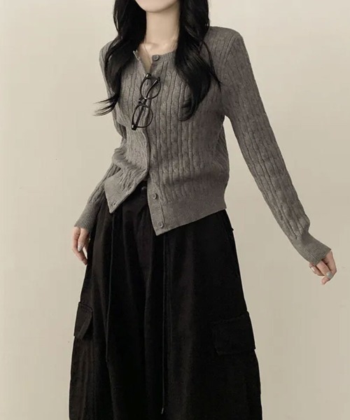 VIVID LADY（ビビッドレディー）の「ケーブル編み ニットカーディガン（カーディガン/ボレロ・レディース・レッド/グリーン/ネイビー/クリーム/グレー・FREE）」の13枚目の写真