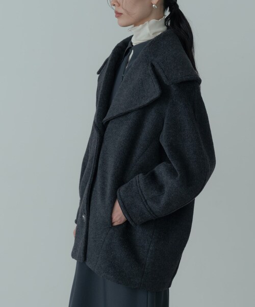 GALLEST（ギャレスト）の「ビッグカラーダブルフェイスコート（チェスターコート・レディース・チャコールグレー/オフホワイト・38）」の4枚目の写真