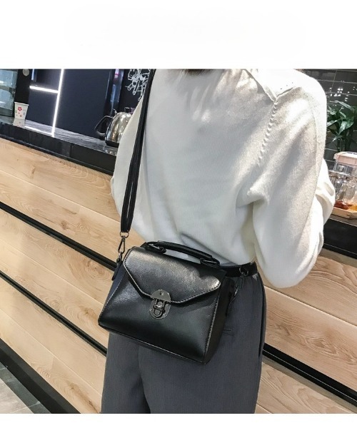 Sakka（サッカ）の「ミニサッチェル PUレザーショルダーバッグ（ショルダーバッグ・レディース・ブラック/ブラウン/ダークブラウン・FREE）」の18枚目の写真