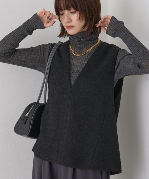 Rouge vif(ルージュヴィフ)の「【セットアップ対応】ポリウーリングカルゼVネックベスト(ベスト・レディース・ブラック/ブラック系その他・フリー)」の2枚目の写真
