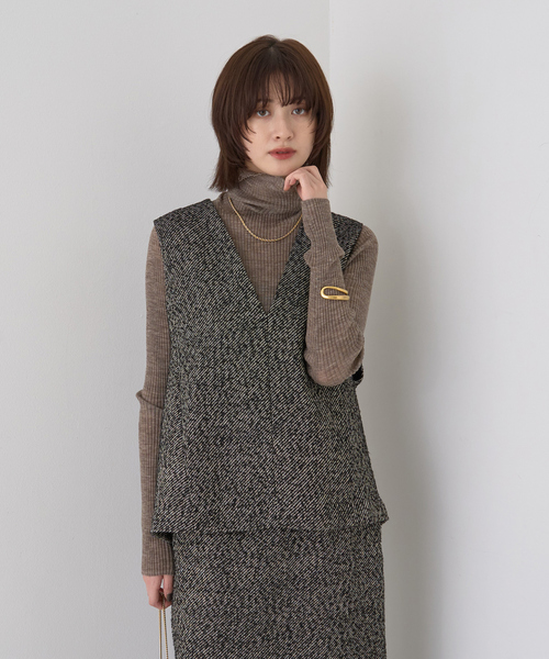 Rouge vif(ルージュヴィフ)の「【セットアップ対応】ポリウーリングカルゼVネックベスト(ベスト・レディース・ブラック/ブラック系その他・フリー)」の4枚目の写真