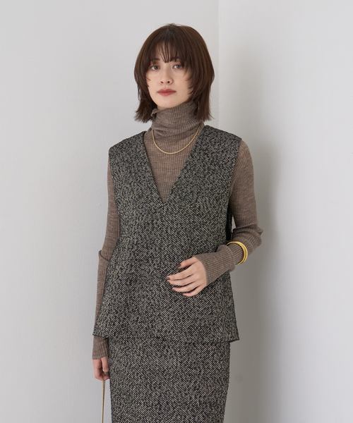 Rouge vif(ルージュヴィフ)の「【セットアップ対応】ポリウーリングカルゼVネックベスト(ベスト・レディース・ブラック/ブラック系その他・フリー)」の5枚目の写真