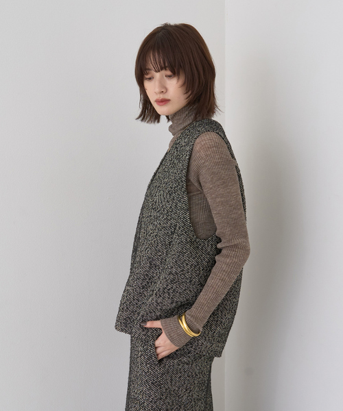 Rouge vif(ルージュヴィフ)の「【セットアップ対応】ポリウーリングカルゼVネックベスト(ベスト・レディース・ブラック/ブラック系その他・フリー)」の6枚目の写真