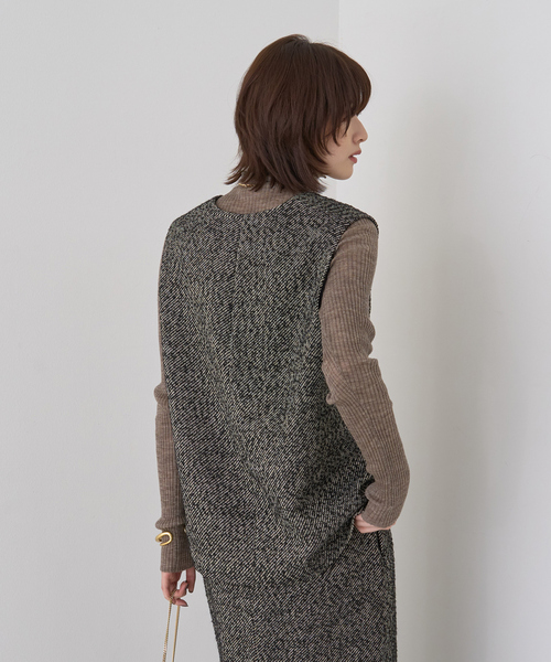Rouge vif(ルージュヴィフ)の「【セットアップ対応】ポリウーリングカルゼVネックベスト(ベスト・レディース・ブラック/ブラック系その他・フリー)」の7枚目の写真