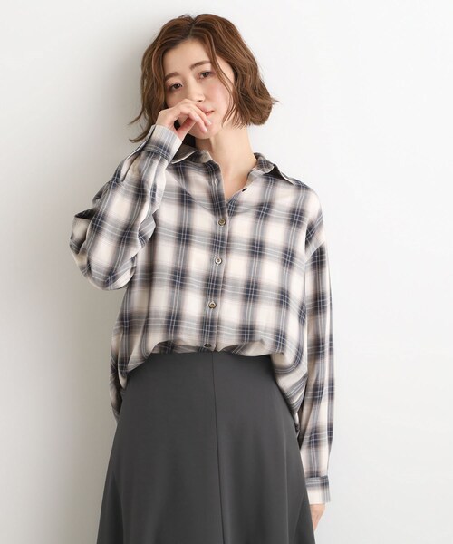 grove(グローブ)の「今の季節にちょうどいい オンブレーチェックシャツ(シャツ/ブラウス・レディース・ブラウン系その他2/ホワイト系4・02/03/05/04/01)」の2枚目の写真