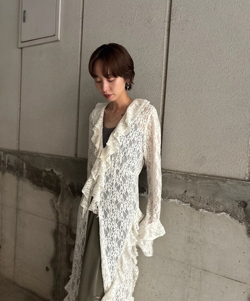 完売品ameri UND 2WAY CUT LACE FRILL TOP白 AMERI UND 2WAY CUT LACE FRILL TOPアイボリー新品 - メルカリ