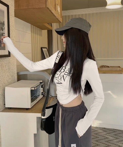 FUNALIVE（ファンアライブ）の「ABETTOR 英字ロゴプリント　AラインLS/Ｔ　厚手あったか生地　長袖（Tシャツ/カットソー・レディース・ホワイト/ブラック・FREE）」の4枚目の写真