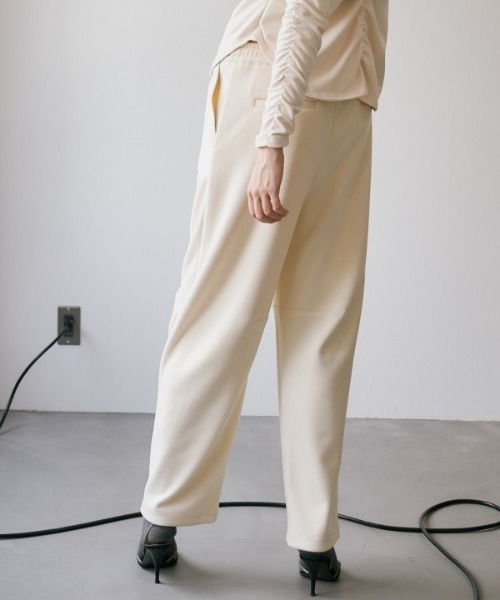 Muel Chic（ミュエルシック）の「Nicosia pants   ニコシアパンツ（その他パンツ・レディース・ベージュ/ダークブラック/オフホワイト・MEDIUM/SMALL）」の14枚目の写真