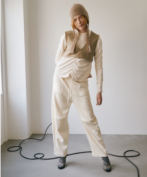 Muel Chic（ミュエルシック）の「Nicosia pants   ニコシアパンツ（その他パンツ・レディース・ベージュ/ダークブラック/オフホワイト・MEDIUM/SMALL）」の19枚目の写真
