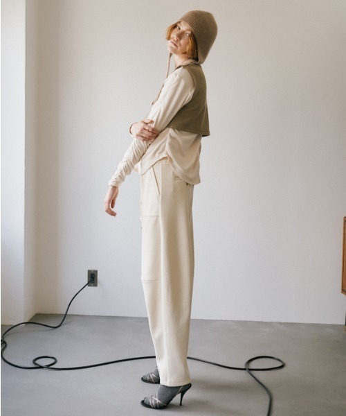 Muel Chic（ミュエルシック）の「Nicosia pants   ニコシアパンツ（その他パンツ・レディース・ベージュ/ダークブラック/オフホワイト・MEDIUM/SMALL）」の20枚目の写真