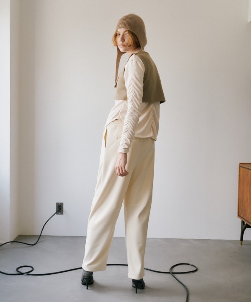 Muel Chic（ミュエルシック）の「Nicosia pants   ニコシアパンツ（その他パンツ・レディース・ベージュ/ダークブラック/オフホワイト・MEDIUM/SMALL）」の22枚目の写真