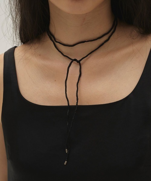TODAYFUL（トゥデイフル）の「TODAYFUL　Silk Cord Choker シルクコードチョーカー/12610903（チョーカー・レディース・ブラック/キナリ・ONE SIZE）」の2枚目の写真