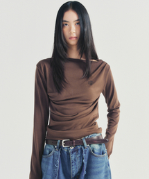 SHIRRING DRAPE BOAT NECK TOP_BROWN