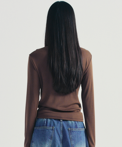 NICK&NICOLE(ニックアンドニコール)の「SHIRRING DRAPE BOAT NECK TOP_BROWN(Tシャツ/カットソー・レディース・その他・FREE)」の3枚目の写真