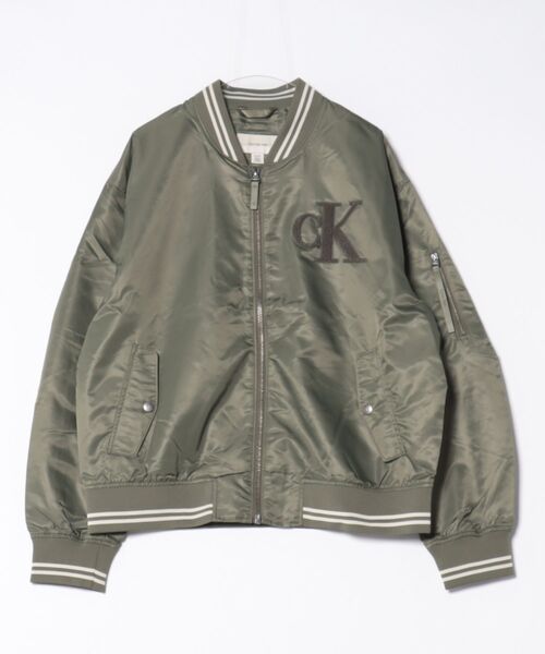 STYLISE(スタイライズ)の「【Calvin Klein】フロントロゴボンバージャケット LS JEANS TIPPED HERO BOMBER(MA-1・メンズ・オリーブ・M/L/XL)」の1枚目の写真
