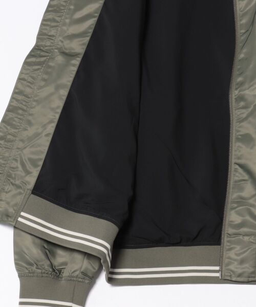 STYLISE(スタイライズ)の「【Calvin Klein】フロントロゴボンバージャケット LS JEANS TIPPED HERO BOMBER(MA-1・メンズ・オリーブ・M/L/XL)」の3枚目の写真