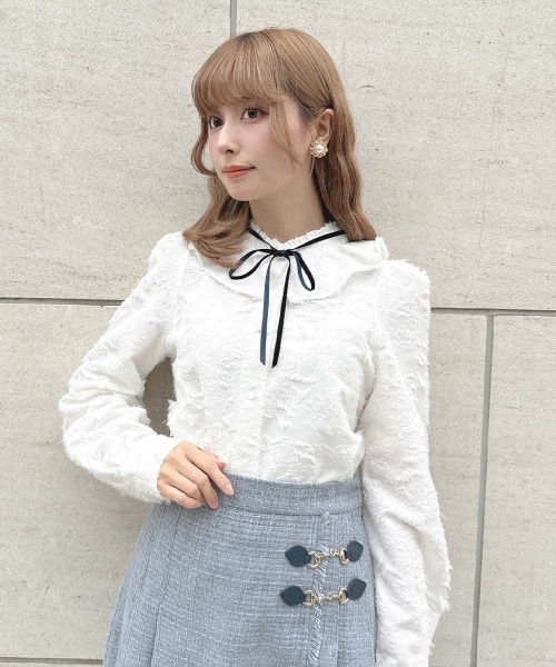 F i.n.t(フィント)の「リボン付きカットジャガードフリルブラウス/fint フィント(シャツ/ブラウス・レディース・オフホワイト/アイボリー・FREE)」の2枚目の写真