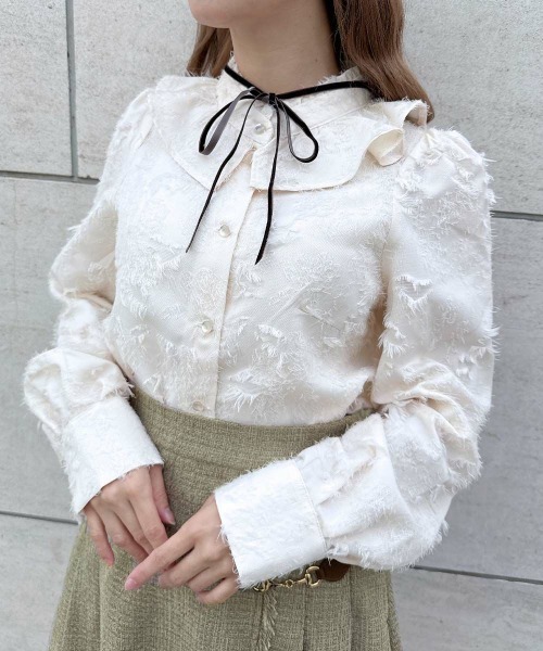F i.n.t(フィント)の「リボン付きカットジャガードフリルブラウス/fint フィント(シャツ/ブラウス・レディース・オフホワイト/アイボリー・FREE)」の4枚目の写真