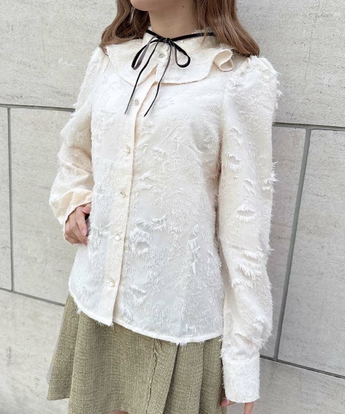 F i.n.t(フィント)の「リボン付きカットジャガードフリルブラウス/fint フィント(シャツ/ブラウス・レディース・オフホワイト/アイボリー・FREE)」の5枚目の写真