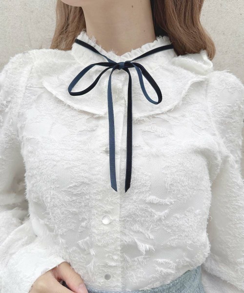 F i.n.t(フィント)の「リボン付きカットジャガードフリルブラウス/fint フィント(シャツ/ブラウス・レディース・オフホワイト/アイボリー・FREE)」の9枚目の写真