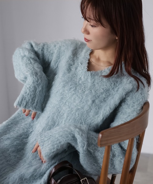 Riberry(リベリー)の「Vネックブークレ起毛ニット(ニット/セーター・レディース・グレイッシュベージュ/サックスブルー/アイボリー・FREE)」の3枚目の写真