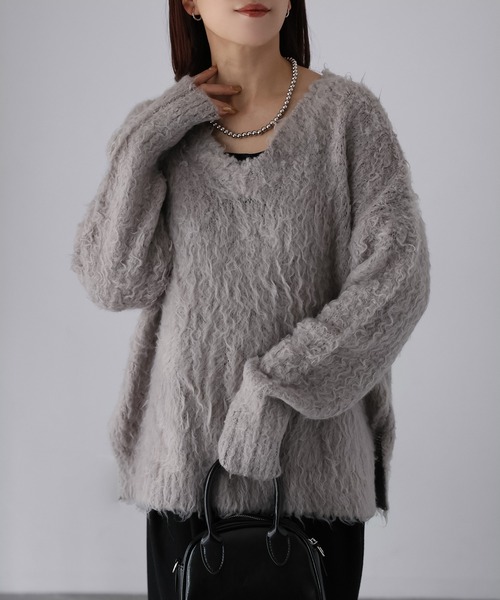 Riberry(リベリー)の「Vネックブークレ起毛ニット(ニット/セーター・レディース・グレイッシュベージュ/サックスブルー/アイボリー・FREE)」の8枚目の写真