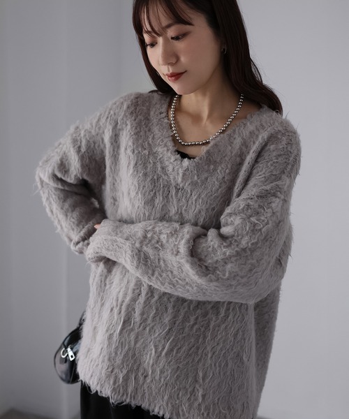 Riberry(リベリー)の「Vネックブークレ起毛ニット(ニット/セーター・レディース・グレイッシュベージュ/サックスブルー/アイボリー・FREE)」の19枚目の写真