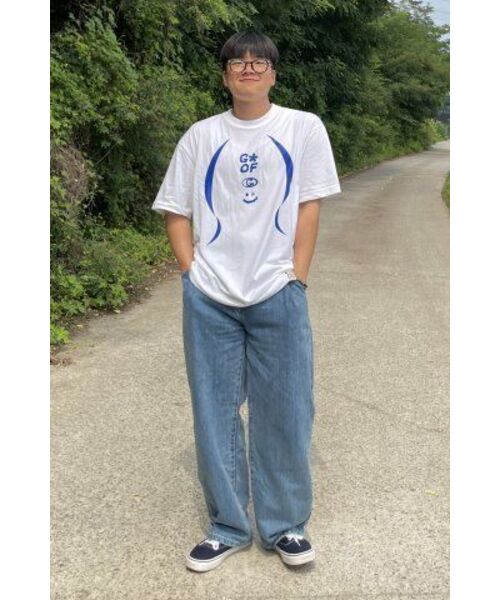GRAVER（グレーバー）の「[ユニセックス]3ロゴスマイルライン半袖Tシャツ_ホワイト（Tシャツ/カットソー・レディース・ホワイト・LARGE/MEDIUM/SMALL/X-LARGE）」の5枚目の写真