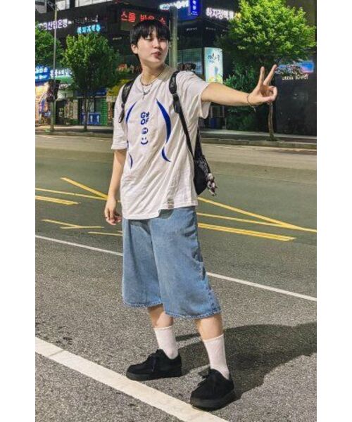 GRAVER（グレーバー）の「[ユニセックス]3ロゴスマイルライン半袖Tシャツ_ホワイト（Tシャツ/カットソー・レディース・ホワイト・LARGE/MEDIUM/SMALL/X-LARGE）」の6枚目の写真