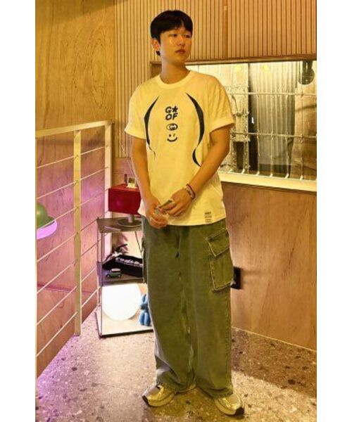 GRAVER（グレーバー）の「[ユニセックス]3ロゴスマイルライン半袖Tシャツ_ホワイト（Tシャツ/カットソー・レディース・ホワイト・LARGE/MEDIUM/SMALL/X-LARGE）」の7枚目の写真