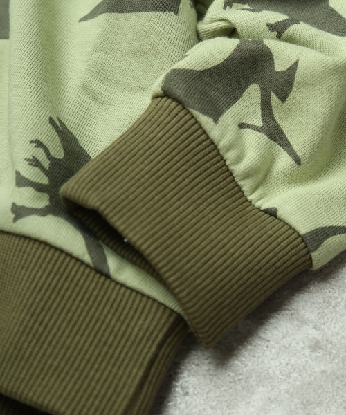 DILASH（ディラッシュ）の「恐竜いっぱいトレーナー（裏毛）（スウェット・キッズ・カーキ/オフホワイト・130/120/110/100/90/80）」の6枚目の写真