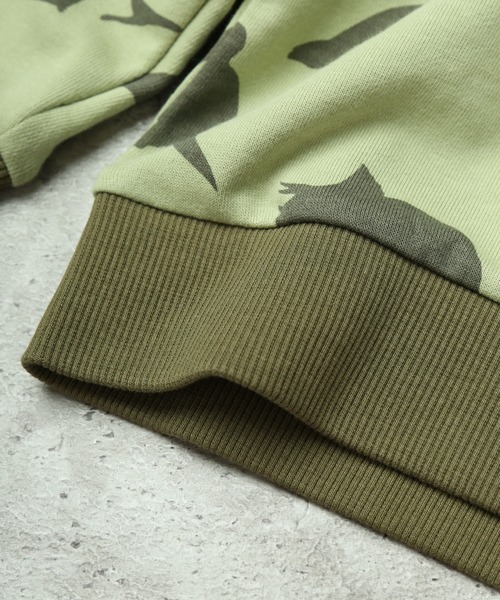 DILASH（ディラッシュ）の「恐竜いっぱいトレーナー（裏毛）（スウェット・キッズ・カーキ/オフホワイト・130/120/110/100/90/80）」の7枚目の写真